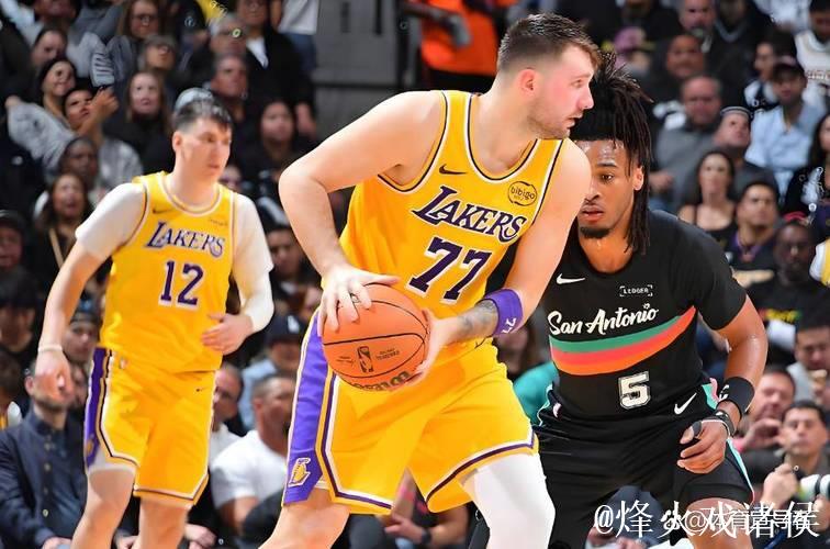 东契奇空砍三双38+10+10,文班亚马16+14,湖人负于马刺 东契奇空砍三双38+10+10,文班亚马16+14,湖人负于马刺