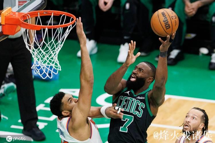 布朗29+10怀特16+7 凯尔特人击败国王迎来三连败 布朗29+10怀特16+7 凯尔特人击败国王迎来三连败